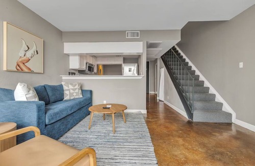 Downtown Austin Apartment | 3 Units | Austin Downtown Loft w/Balcony | Modern Comfort Near Iconic Landmarks