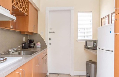 City Center Hotel | 3 Units | Perfect Family Stay in South Beach, Kitchenette & Pool, Walk to Sands