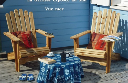 Plozevet House | 3* wooden house, 2 steps from the sandy beach, Wifi, Bikes, Parking, Garden