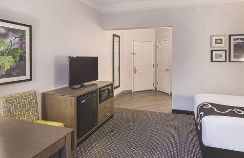 Orlando Hotel | 3 x 2 Double Beds at La Quinta Inn & Suites by Wyndham Orlando UCF