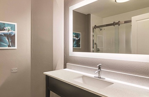 Orlando Hotel | 3 x 2 Double Beds at La Quinta Inn & Suites by Wyndham Orlando UCF