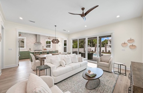 Village of Sugar Beach House | 30 A-mazing. 4 bd, Private Heated Pool, 6 Seater Golf Cart and Bikes!