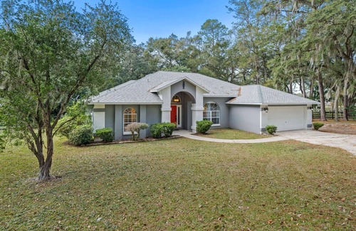 Fellowship House | 30 miles from UF, 15 min to WEC, Ocala Speedway, I75, 20 min to downtown Ocala