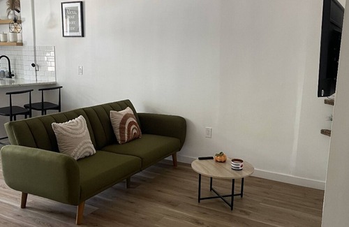 Elizabeth Apartment | 30 min driving to Manhattan nyc 5 min to train station
