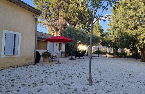 Monteux Apartment | 30 min from Mont Ventoux, comfortable apartment in old Provencal farmhouse.