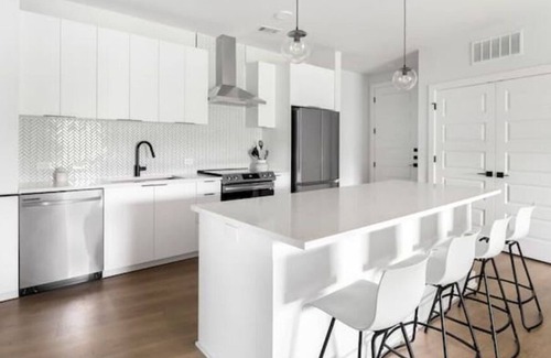 West Campus Condo | 30 night minimum in West Austin Walk to UT and Austin's best parks, pet friendly