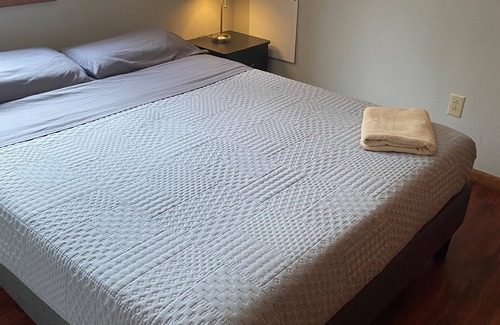 Victorian Village Condo | 30 second walk to High St and Short North! 2BR!