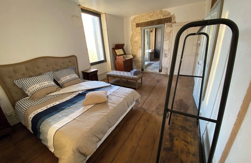 Chapdeuil Bed & Breakfast | 300m2 manor house, absolute serenity 1h30 from the ocean