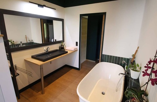 La Ferte-Saint-Aubin Bed & Breakfast | 30s-style guest room with breakfast included, 180 cm bed, Wifi