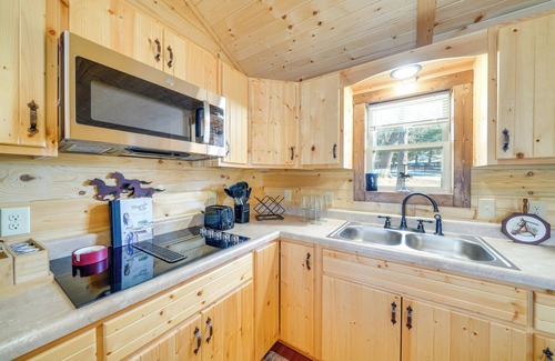 La Grange Cabin | 31 Mi to Louisville: Cabin on 235 Acres!