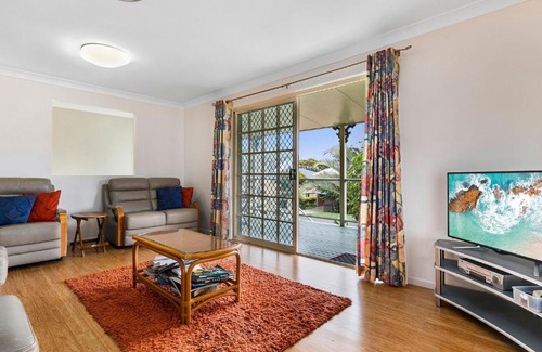 Rainbow Beach House | 32 Bombala Crescent Rainbow Beach Aircon Pool Pets welcome
