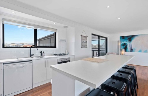 Middleton House | 32 Hargreaves-Linen Included-Pets Negotiable-Wi-Fi