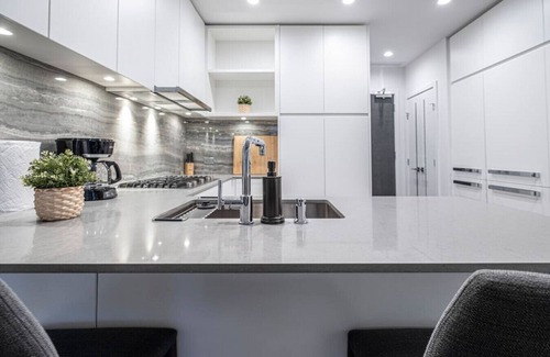 Coquitlam Apartment | 3203 · Stunning View 1BR+1BA Condo/Pool