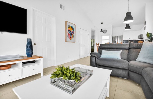 Boca Raton Apartment | 320C Modern Apt - Next to Evert Tennis Academy
