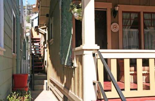 Avalon House | 329CA: Quaint Cottage in Avalon, Arts & Crafts Style, Charming Front Porch, A/C