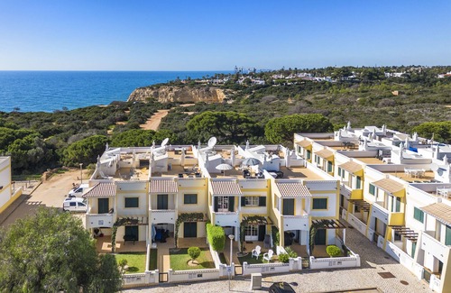 Carvoeiro Ski Chalet | 33 Terraços de Benagil (Casa Madeleina)