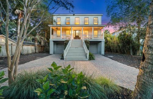 Isle of Palms House | 3302 Cameron Blvd