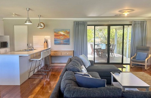 Sandy Point House | 34 Ash Avenue Sandy Point