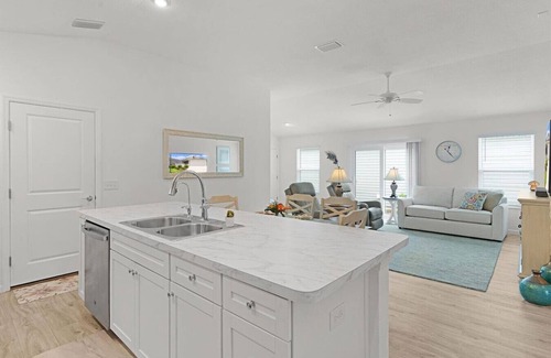 Wildwood House | 3418 Possehl Place - Deluna