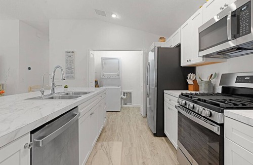 Wildwood House | 3418 Possehl Place - Deluna