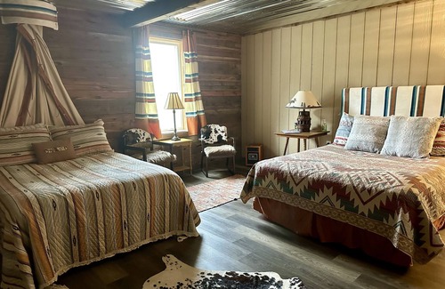 Heltonville House | 3547 Pleasant Run Rd