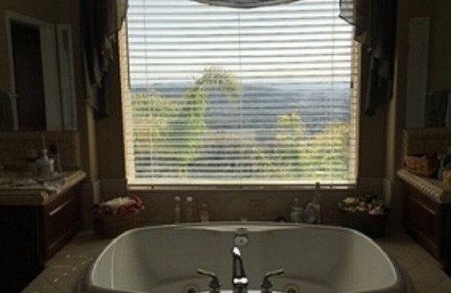 Sunland-Tujunga House | 3551 sqft - Furnished | Utilities Pd. | Gated Community | View Home | 4 Bed 3 Ba