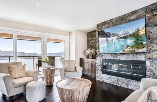 Central Okanagan House | 360 LAKE VIEWS + POOL + HOT TUB