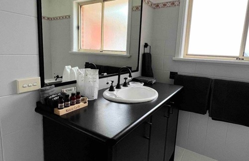 Robin Hill House | 360 Rural Views. Tranquility and luxury. Only 7mnts to iconic Mount Panorama