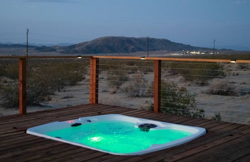 Panorama Heights House | 360 Views with pool and spa – Walking distance to the Park!