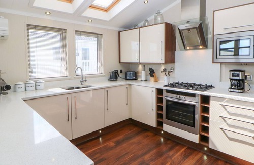 Crimdon Cabin | 37 HORIZON PARK, pet friendly, with pool in Hartlepool