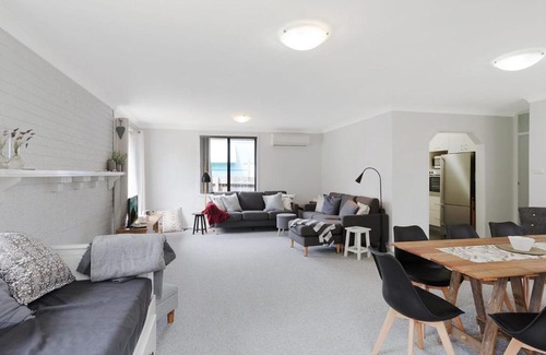 Dalmeny House | 37 Mort Avenue