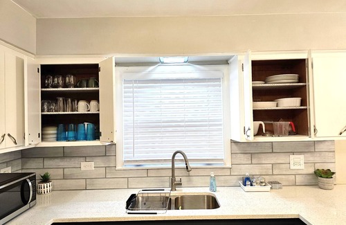 Franklin Park House | 3B Spacious Home+ Free Parking near Chicago O'Hare