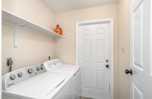 San Antonio Villa | 3B Villa w Pool, BBQ, Firepit, Yard Games, Gym