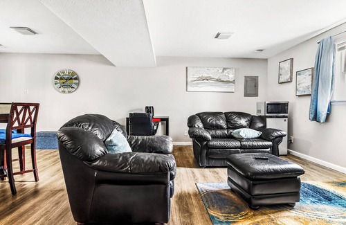 Bridgeport House | 3BD/1.5 Bath Central location by Downtown Louisville, Derby, YUM, & More!