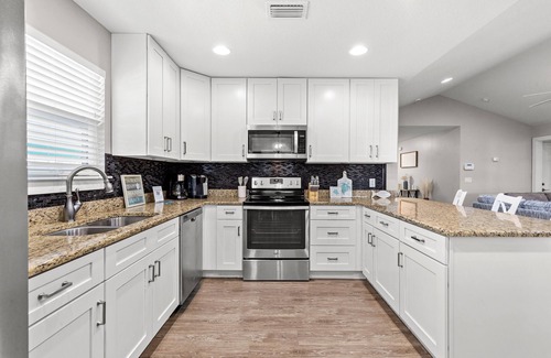 Laguna Beach Estates House | 3bd, 2BA Home! Family Friendly! Close to Beach! HOT Tub!