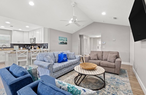 Laguna Beach Estates House | 3bd, 2BA Home! Family Friendly! Close to Beach! HOT Tub!