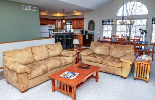 The Galena Territory House | 3bd/3.5ba, Bright & Spacious, Fab Screened Porch, Fireplace