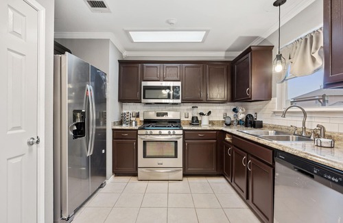 Round Rock House | 3BD2.5B *Amazing Pool*Fully Furnished*IH35 Access
