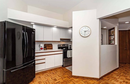 Ames House | 3bed/1.5bath Modern Retreat w/Hot Tub