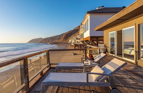 Malibu House | 3bed 2bath Malibu Beach House on Private Sandy Beach SPECIAL!