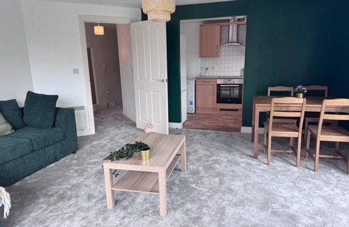 Exeter Apartment | 3bedr apartment Exeter city center. 3 minutes walk from Exeter Central station.