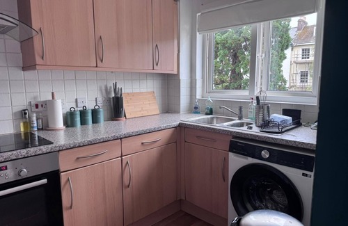 Exeter Apartment | 3bedr apartment Exeter city center. 3 minutes walk from Exeter Central station.