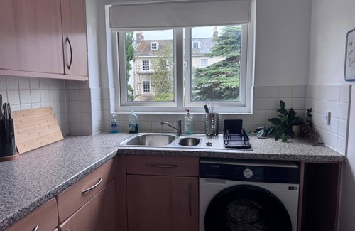 Exeter Apartment | 3bedr apartment Exeter city center. 3 minutes walk from Exeter Central station.