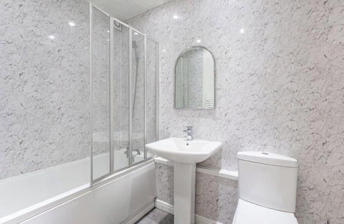 Coventry House | 3bedroom House, 6Guests w/ Parking *Special Offers