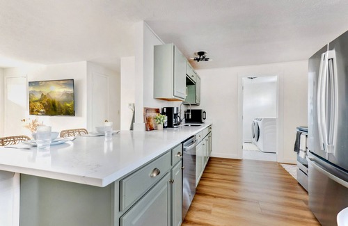 Hilltop House | 3br/1.5bath Upscale, Safe, Quiet Ranch in Columbus - lots of parking