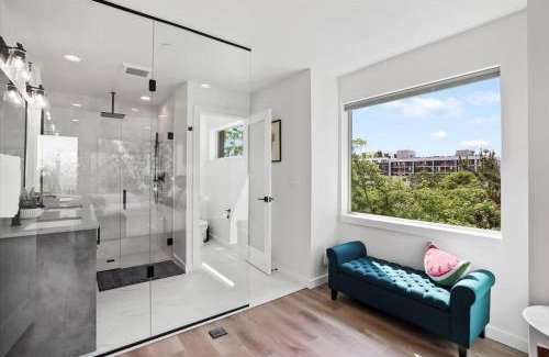 Roosevelt House | 3BR 2.5BA ROOFTOP VIEW GREEN LAKE HIDEAWAY