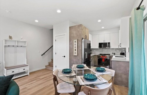 Green Lake Apartment | 3BR 2.5BA Rooftop View Green Lake Hideaway