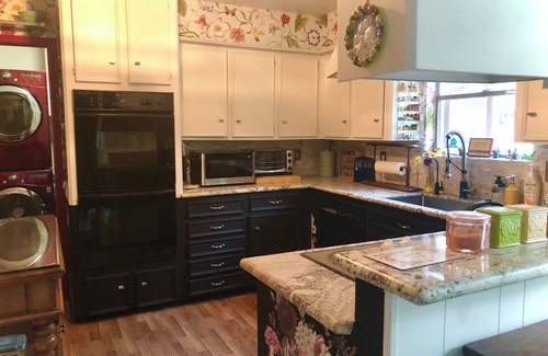 Memorial Northwest House | 3BR/2.5BA, saltwater pool, hot tub, alarm ~ The Salt Lick Retreat
