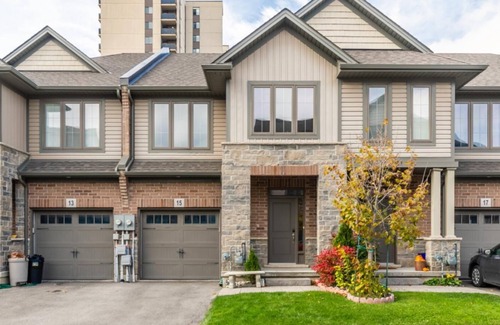 Stoney Creek House | 3BR 2.5BA Townhome 1 min to the Beach. BBQ.Parking