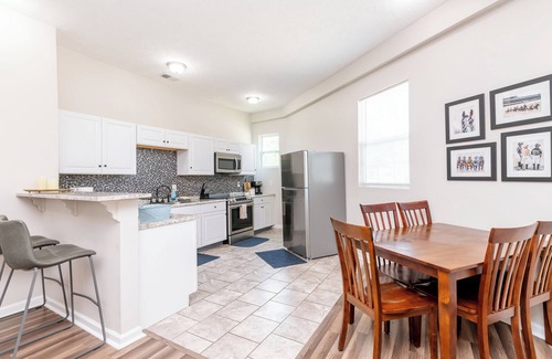 South Louisville House | 3BR/2BA Churchill Downs-Expo/KING/Parking/Sleep 8